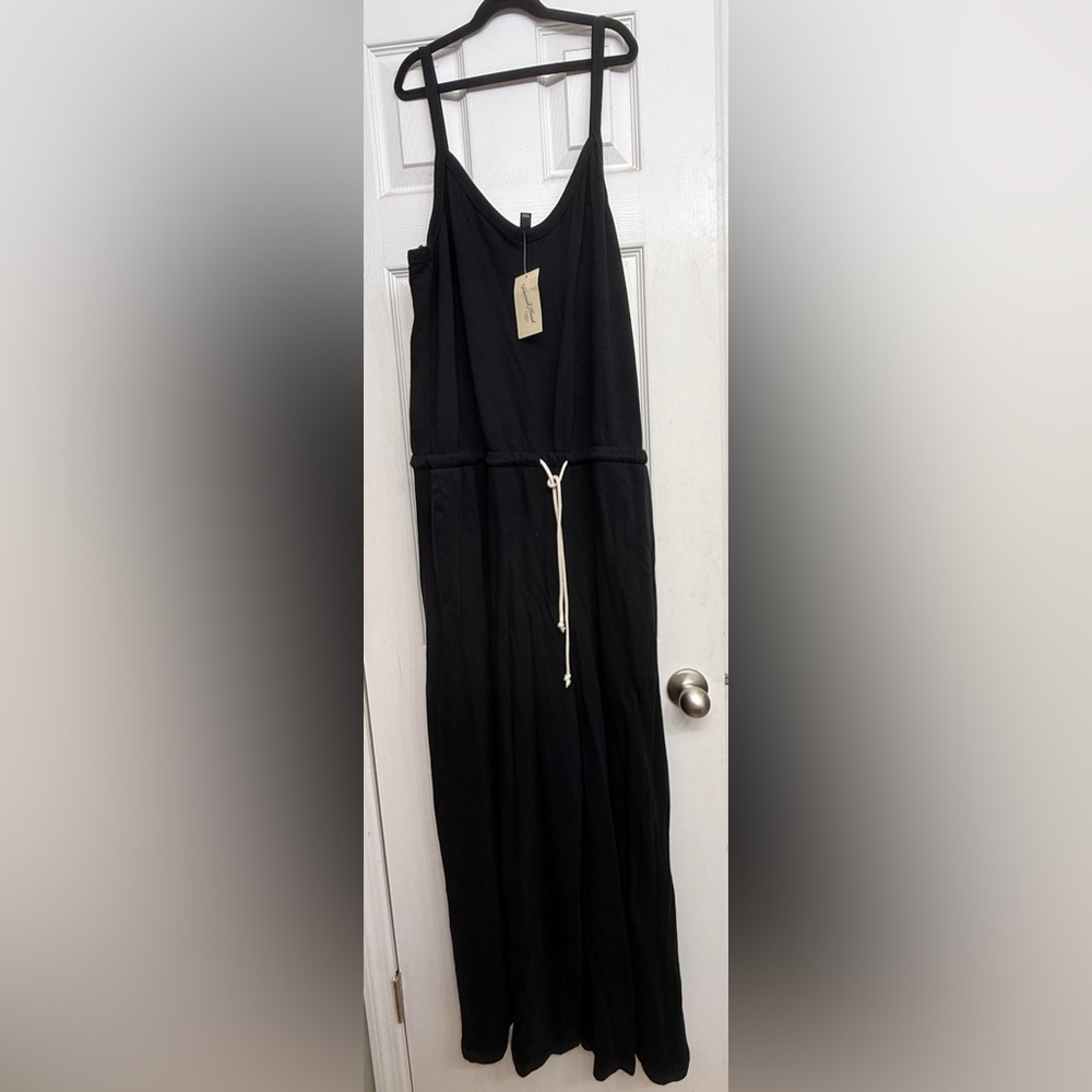 Universal Threads Black Sleeveless Jumpsuit